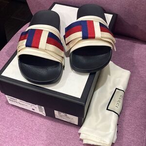 Gucci slides  